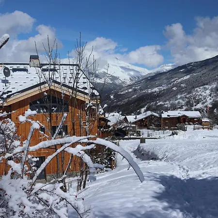 Alpinium Chalet Snowflake Chalet